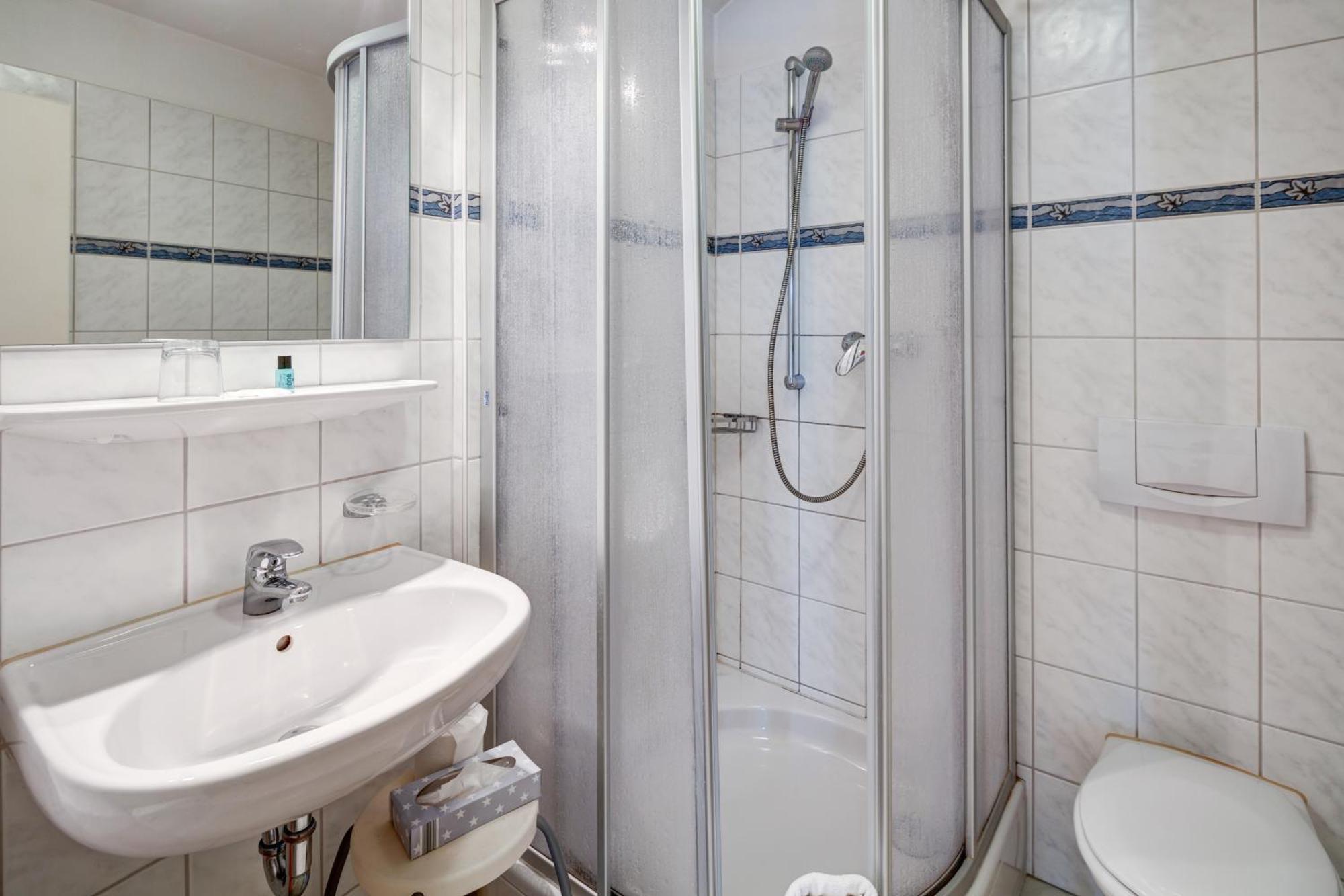 Hotel Leander Bitburg Bagian luar foto