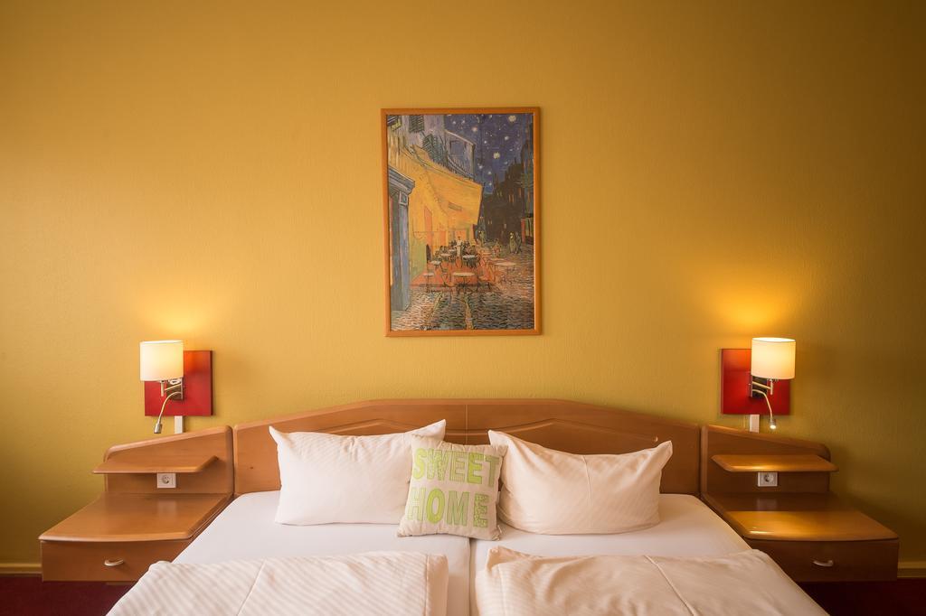 Hotel Leander Bitburg Bagian luar foto