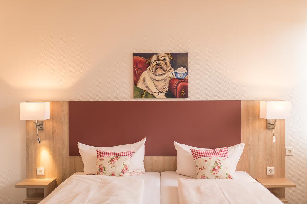 Hotel Leander Bitburg Bagian luar foto