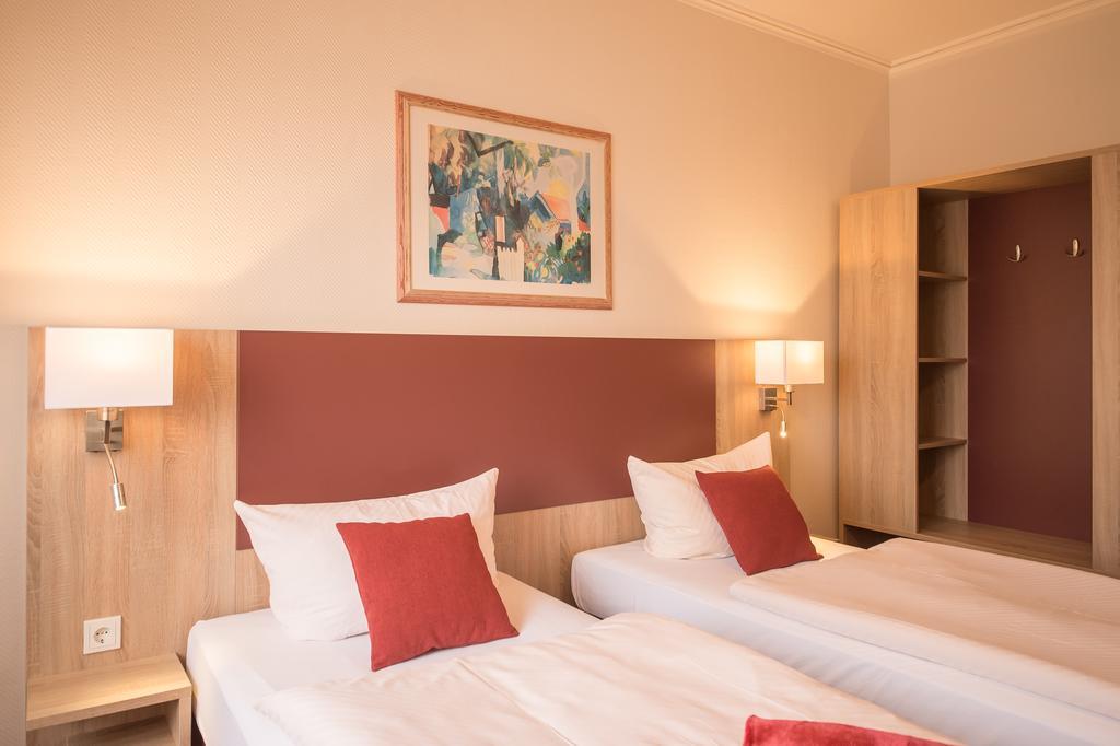Hotel Leander Bitburg Bagian luar foto