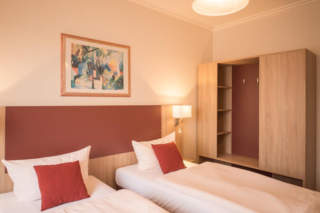 Hotel Leander Bitburg Bagian luar foto