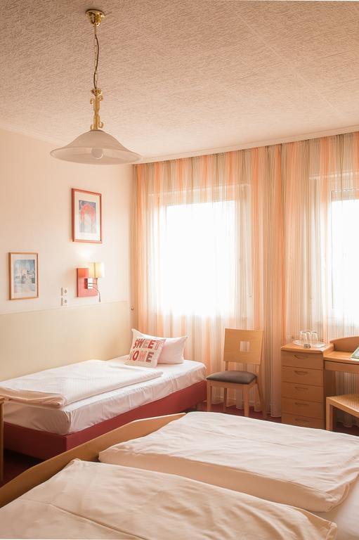 Hotel Leander Bitburg Bagian luar foto
